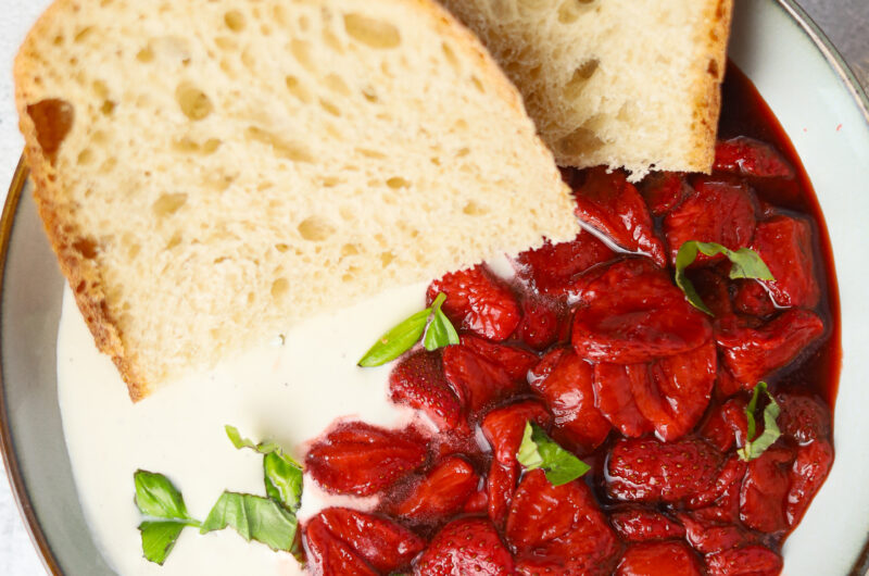 Trempette de feta fouetté et fraises